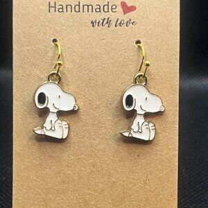 Sitting Snoopy Earrings